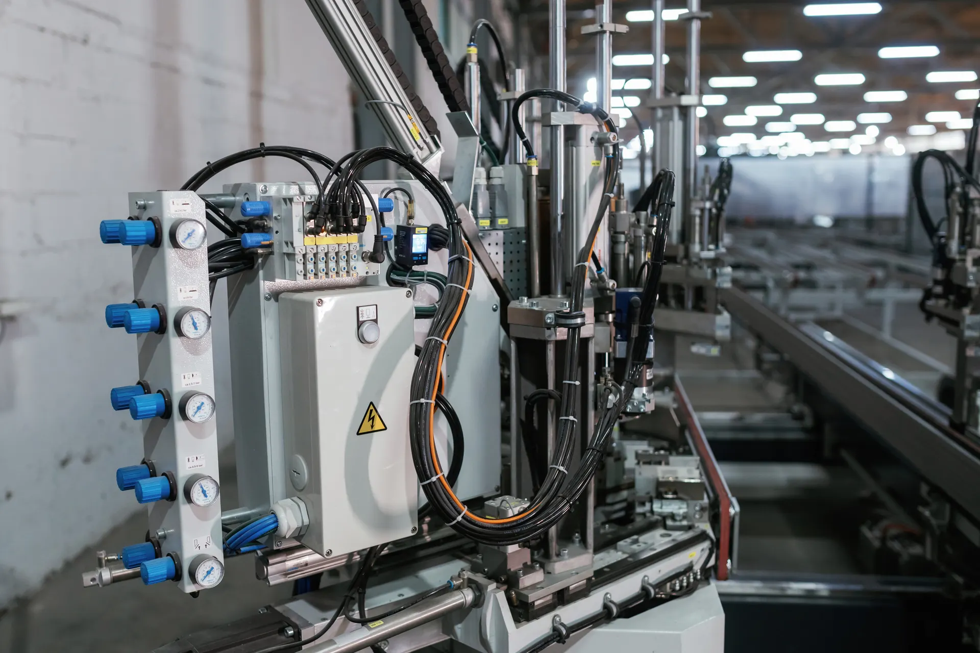 Hala produkcyjna CNC w Polsce realizująca zlecenia dla klientów z Niemiec — Nomatec